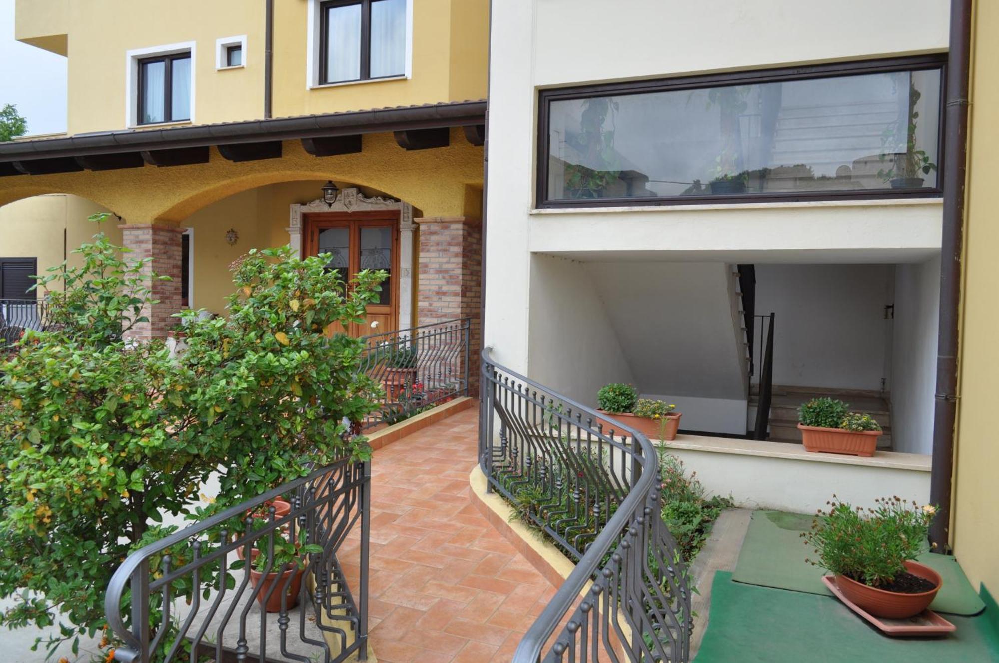 Hotel Duca Di Calabria Serra San Bruno Exteriör bild