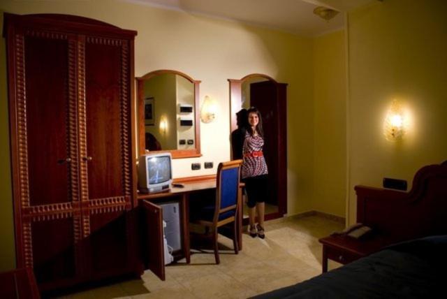 Hotel Duca Di Calabria Serra San Bruno Exteriör bild