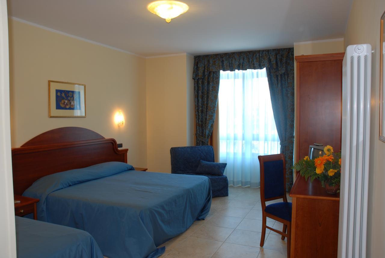 Hotel Duca Di Calabria Serra San Bruno Exteriör bild