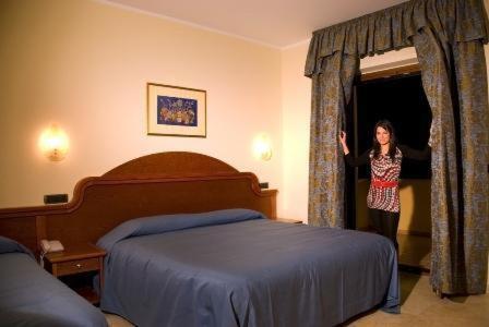 Hotel Duca Di Calabria Serra San Bruno Rum bild